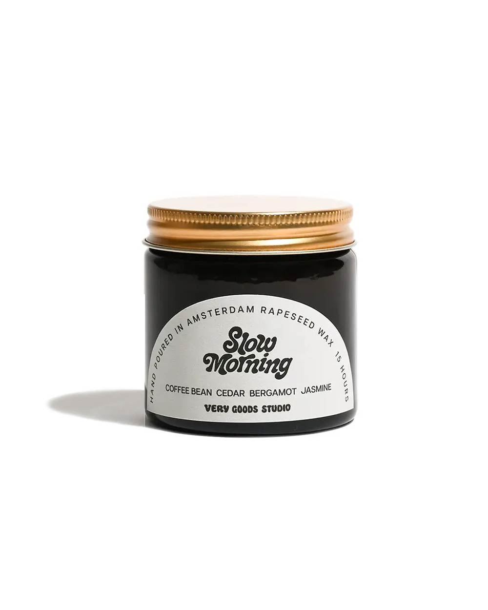 Slow Morning Duftkerze 60ml: Dunkles Glas mit goldfarbenem Deckel, handgegossenes Amsterdamer Rapswachs, Duftnoten aus Kaffeebohne, Zedernholz, Bergamotte, Jasmin, 15 Stunden Brenndauer.