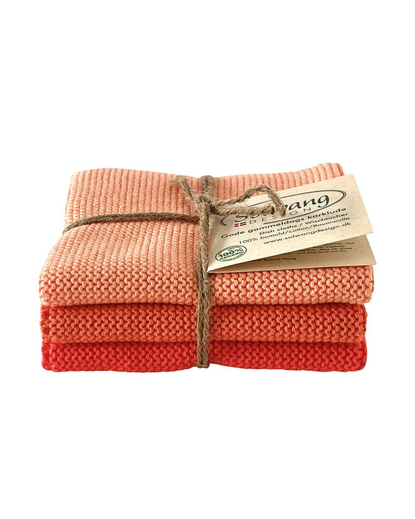 Drei gestrickte Solwang Wischtuch Koralle Kombi Bio aus Baumwolle, gestapelt und mit Twine gebunden, ideal als vielseitiges Geschenk, 25x25 cm.