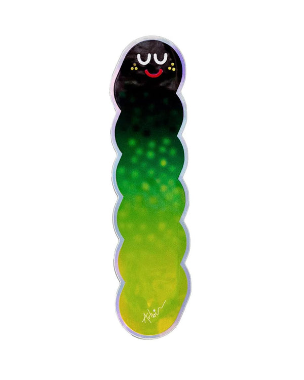 Studio Arhoj - Sticker Caterpillar: Cartoon-Raupe mit farblich abgestuften Segmenten, lächelndem Gesicht und weißer Umrandung. Ideal für Laptop, Flasche oder Skateboard. Maße: 2,7 x 10,6 cm.