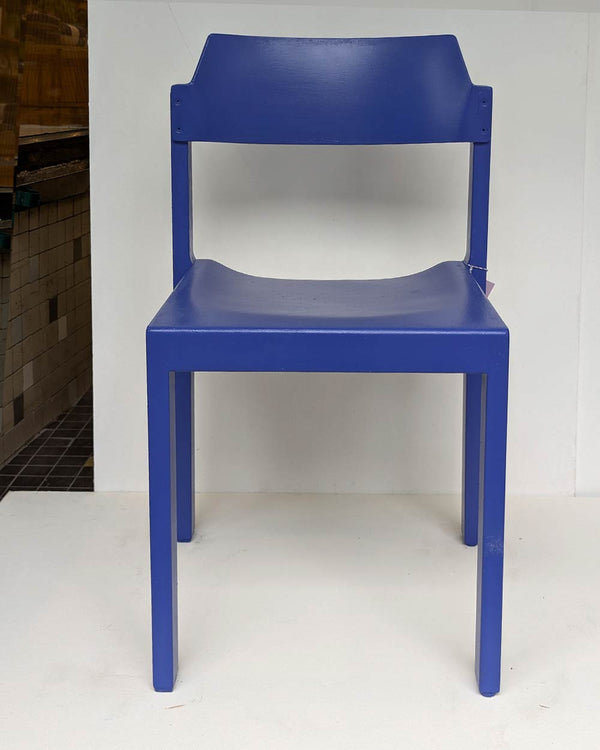 Chairity by Human Empire – Stuhl #37 – Ultramarinblau