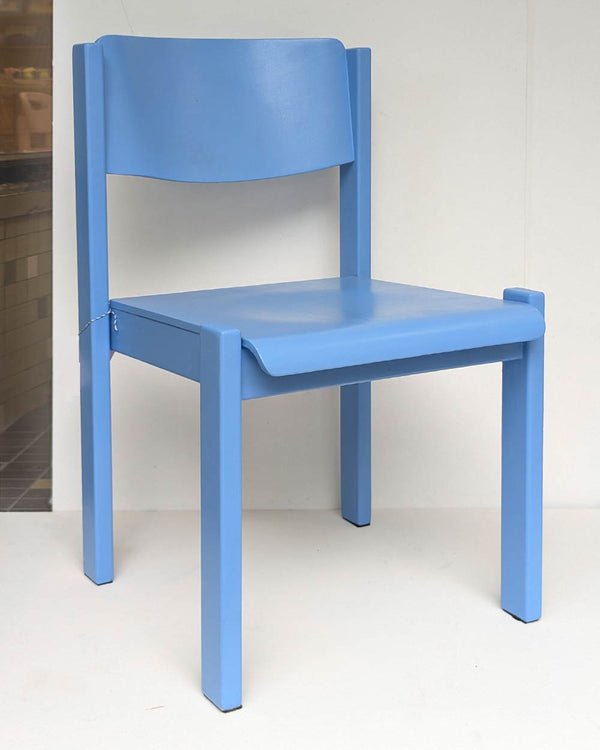 Chairity by Human Empire – Stuhl #38 – Lichtblau