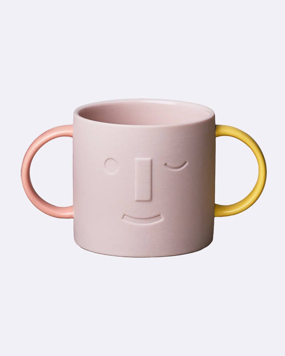 Chic.Mic Good Mood Kids Mo: Keramikbecher mit fröhlichem Gesicht, zwei pastellfarbenen Henkeln, ideal für kleine Hände. Spülmaschinen-, mikrowellen- und backofengeeignet.