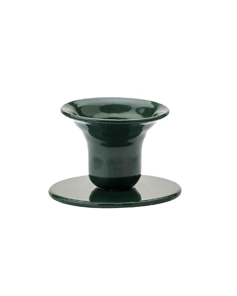 Der Bell Kerzenhalter Moss Green von Kunstindustrien, ein kleiner, dunkelgrüner Kerzenständer aus pulverbeschichtetem Metall, ideal für 2,2 cm breite Kerzen.