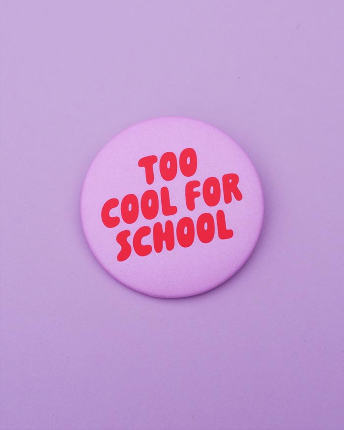 Button Too Cool For School Rosa Rot