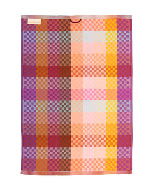 Geschirrtuch Odds & Ends #86A Checkered Check mit buntem Karomuster, gefertigt aus überschüssigen Garnen, mit Aufhängeschlaufe und Etikett, 100% Baumwolle, 50 x 70 cm.