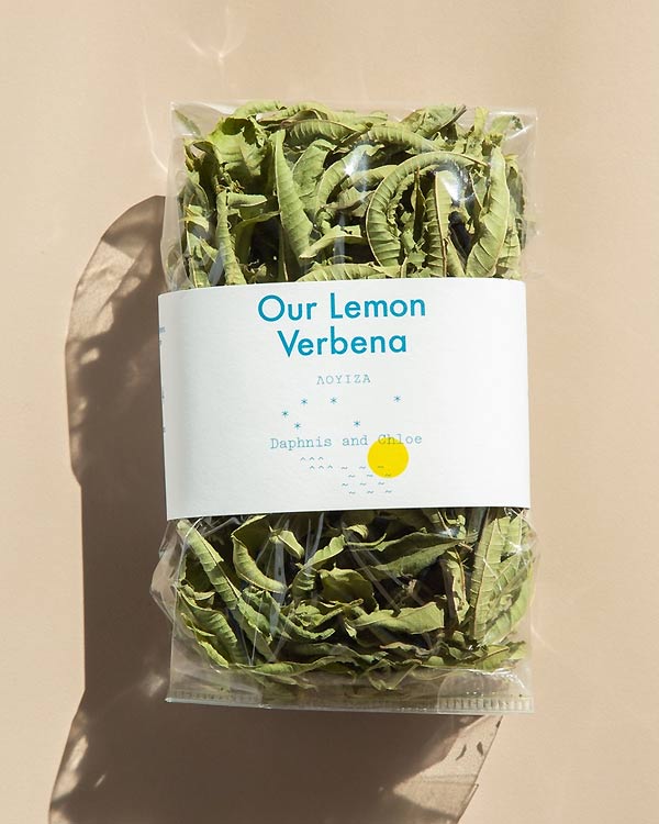 Daphnis and Chloe Our Lemon Verbena: Klarsichtbeutel mit getrockneten, biozertifizierten Zitronenverbenenblättern von Samos, ideal für Tee oder kulinarische Experimente. 10 g.