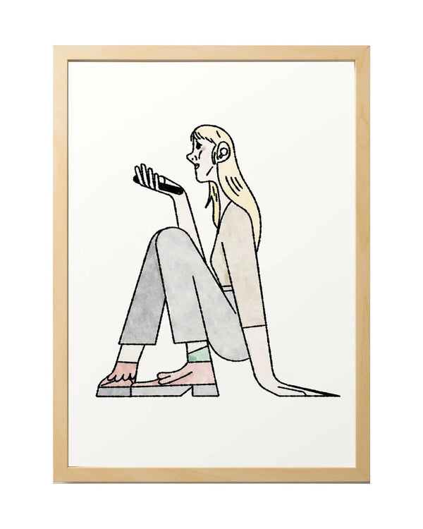 Sergio Membrillas Voice Message FineArt Print: Illustration einer sitzenden Frau im Profil mit einem kleinen rechteckigen Objekt. Erhältlich in DinA4 und DinA3.