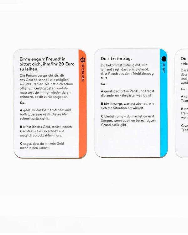 Wer bist Du? - Ein wissenschaftsbasiertes Persönlichkeitsspiel: Set von Szenariokarten mit Dilemmas und Antworten, basierend auf dem Fünf-Faktoren-Modell der Persönlichkeitspsychologie, ideal für Selbstreflexion und Gruppenspiele.