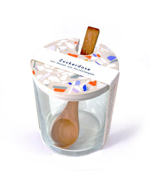 Zuckerdose Terrazzo Bold Sand: Klarglasgefäß mit Terrazzo-Deckel aus Porzellangips, inklusive Holzlöffel. Einzigartiges Design, handgefertigt in Niedersachsen, ideal für stilvolle Aufbewahrung.