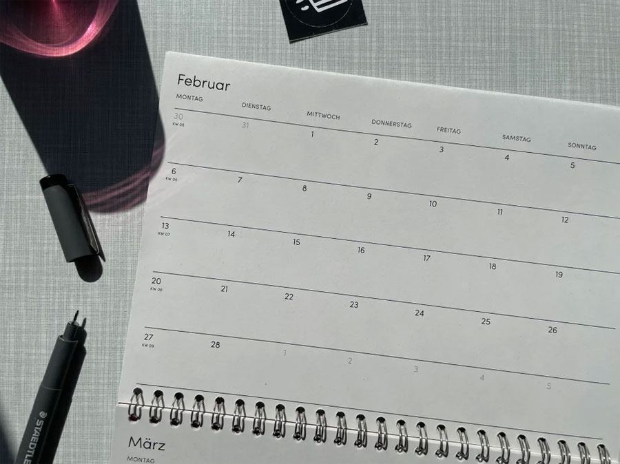 The Boring Day Tischkalender 2023 Pink
