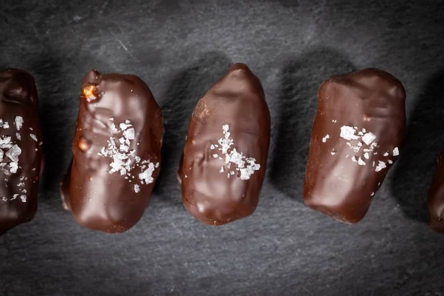 Almond Java Crunch Dattelsnack in dunkler Schokolade